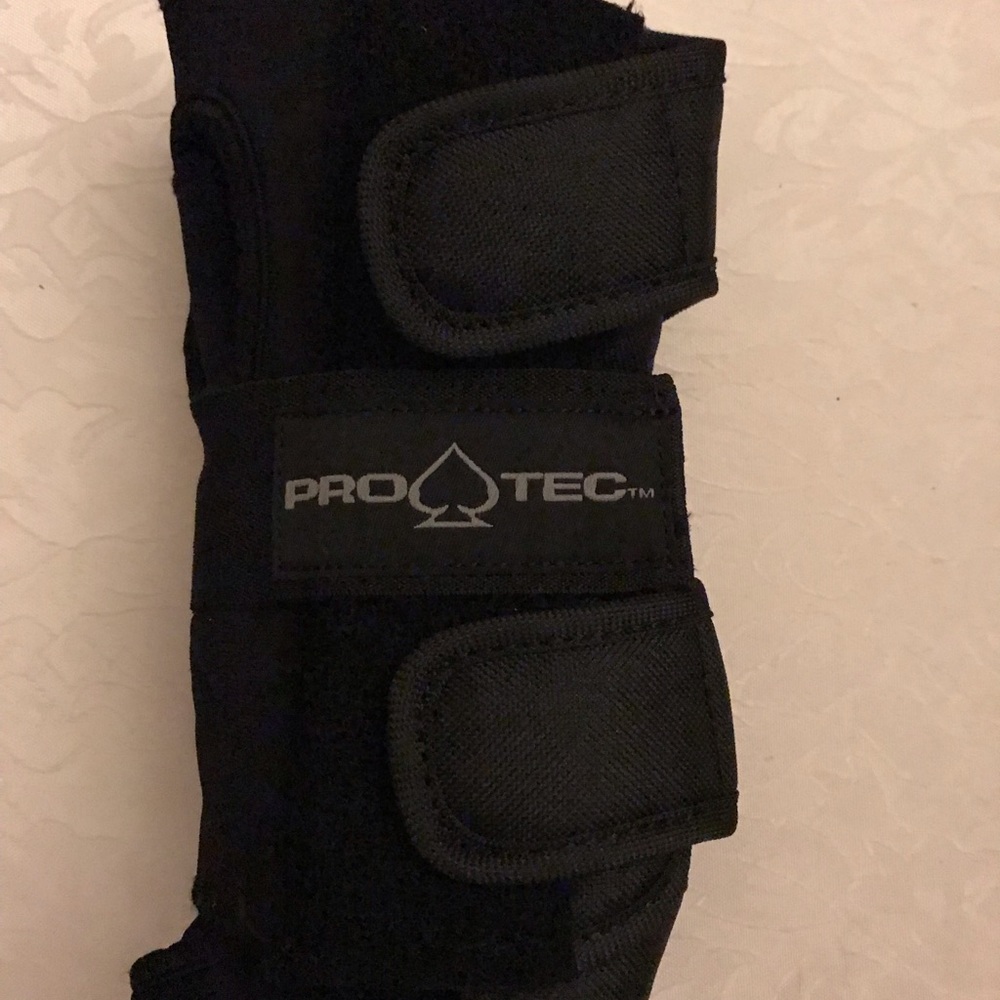 NWOT Pro-Tec Wrist Guards Size M Left and Right